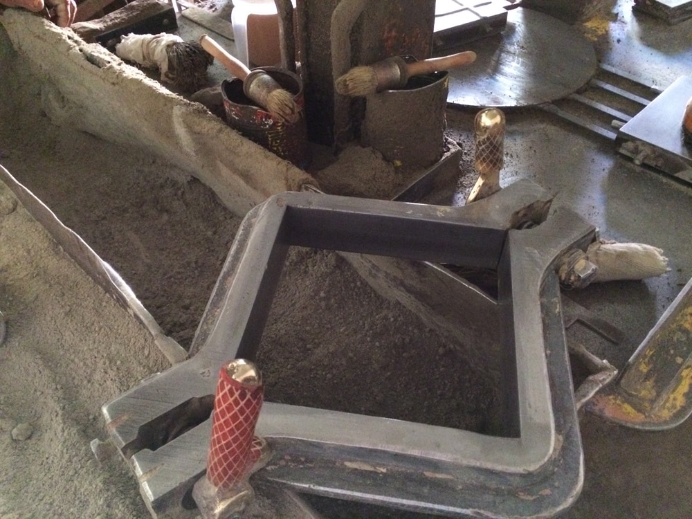 Moule servant à la fabrication artisanale des carreaux de ciment