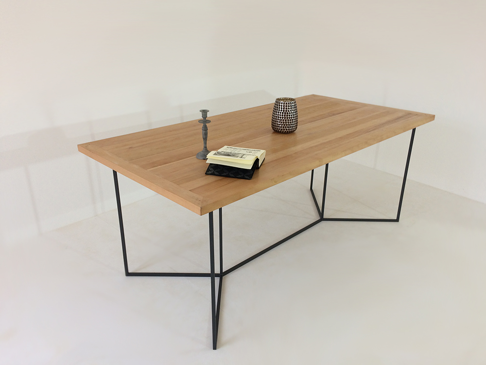 Table de salle à manger au design minimaliste