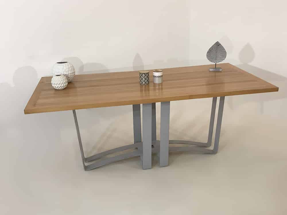 Table WEAVE : plateau bois et pied original en métal