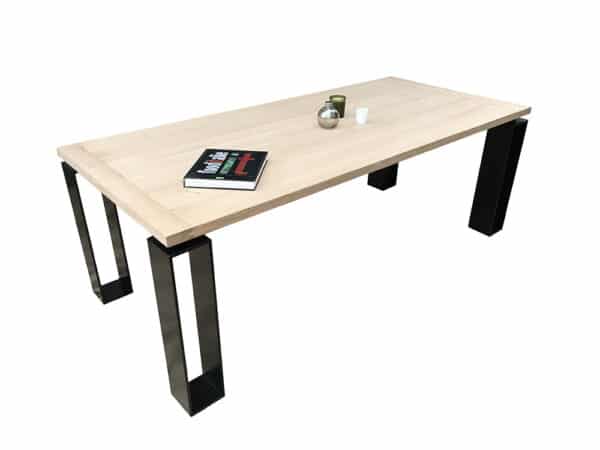 table à manger bois massif et métal au design original