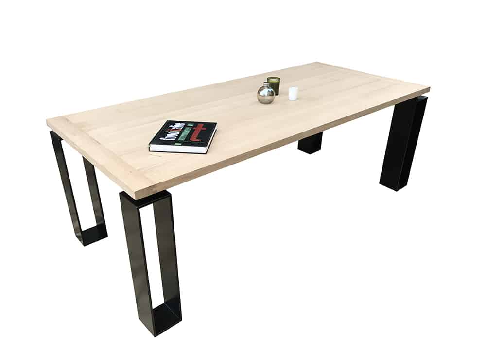 Table à manger bois massif et métal, design original, haut-de-gamme, en exclusivité.