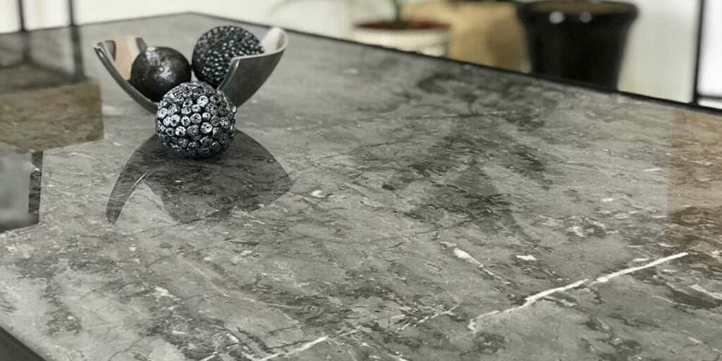 marbre gris pour table basse de salon