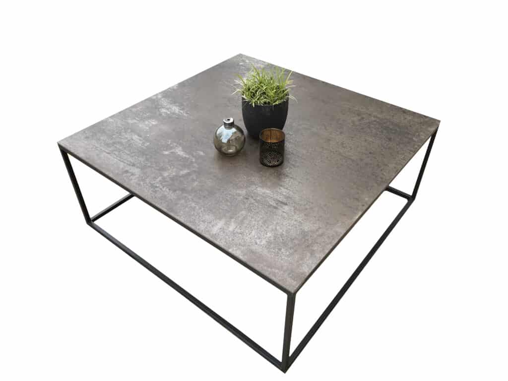 Table de salon de forme carrée avec plateau céramique au choix et pied en acier laqué noir. table de salon carrée 120 cm x 120 cm