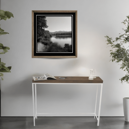 console d'entrée bois de chêne grisé et métal blanc fin au design minimaliste