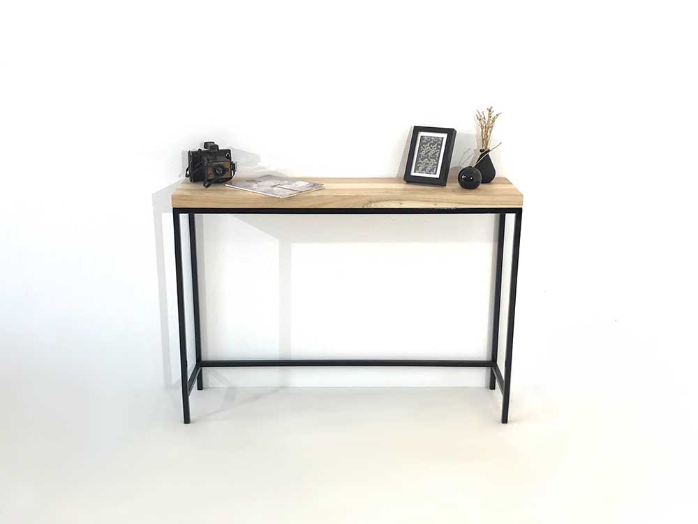console table design bois métal, au design sobre et élégant