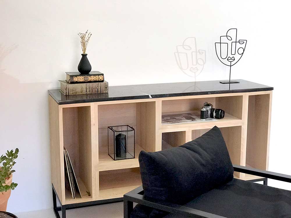 meuble design avec plateau en marbre noir