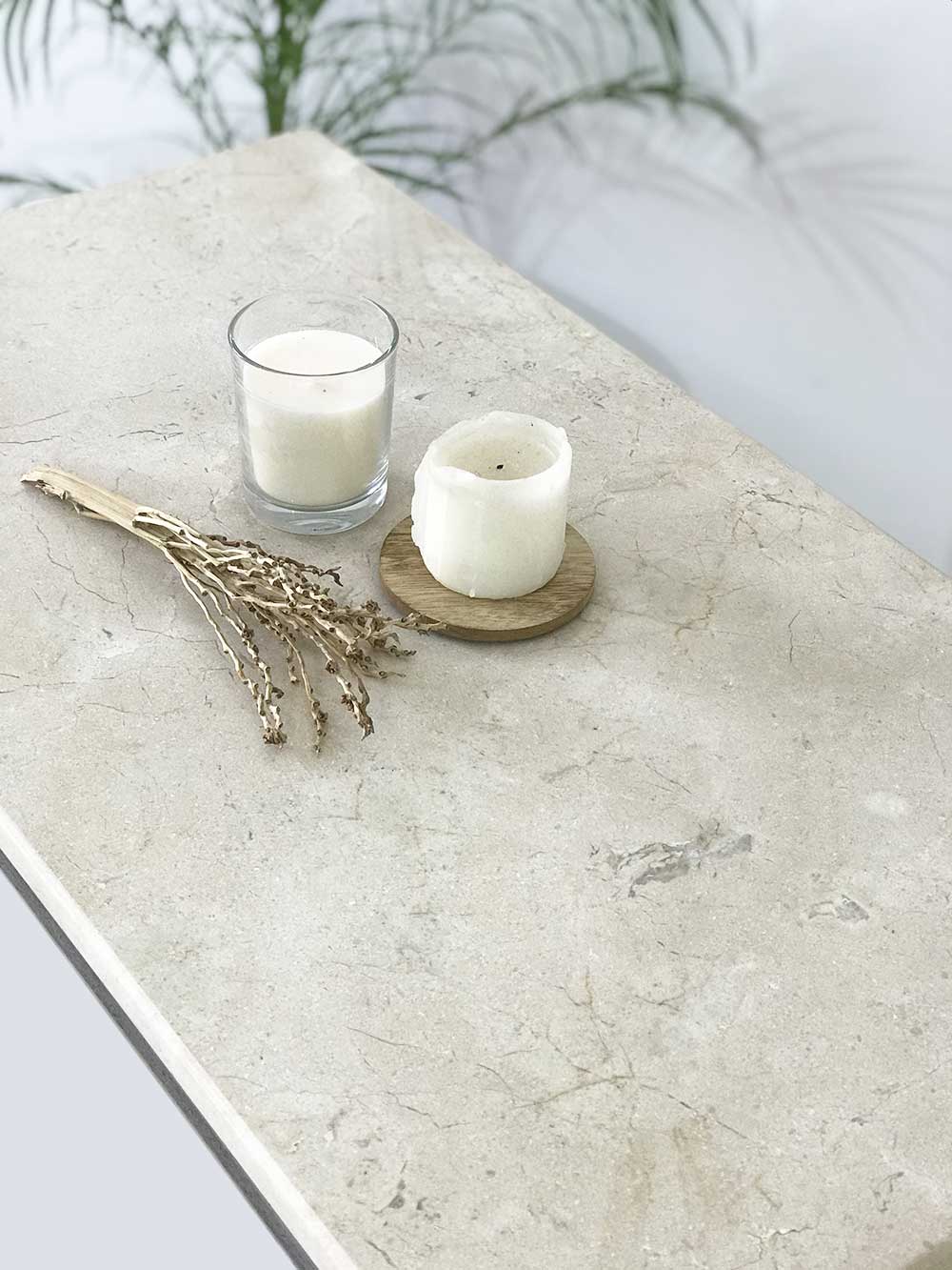 plateau en marbre crema, clair avec veinage gris