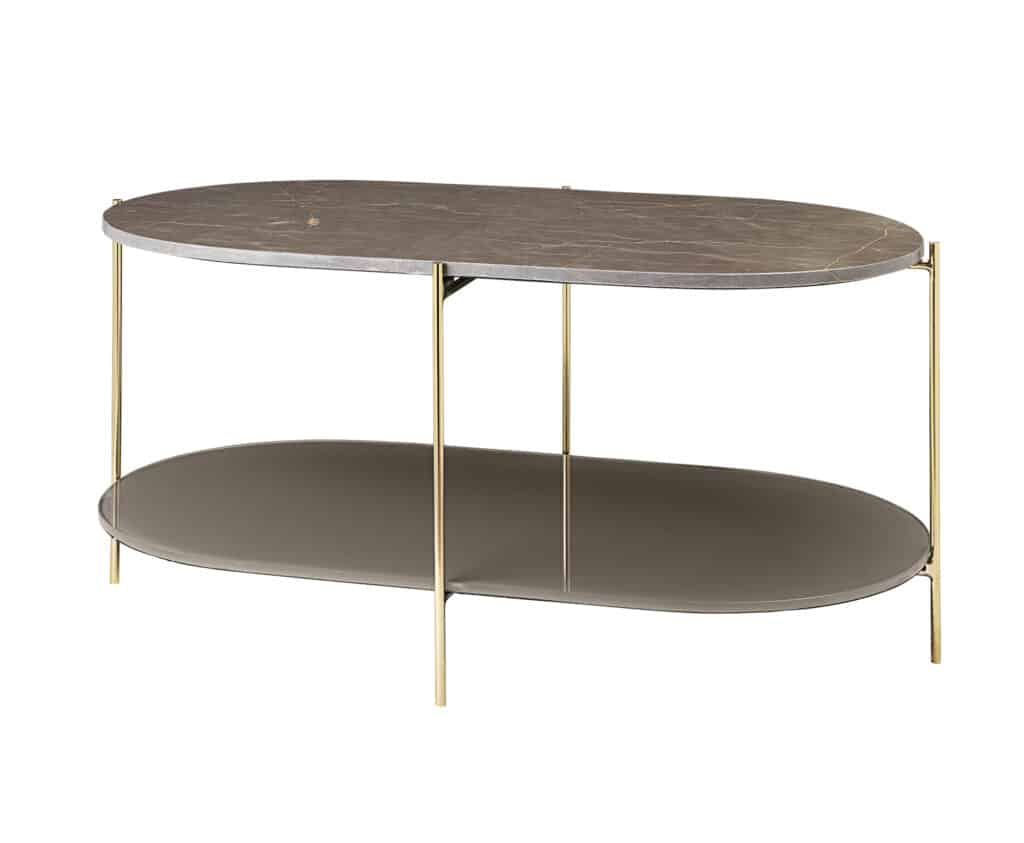 Table basse de salon avec 2 plateaux de forme oblongue en marbre et verre, avec piétement en métal fin composé de 4 pieds fins en finition laiton