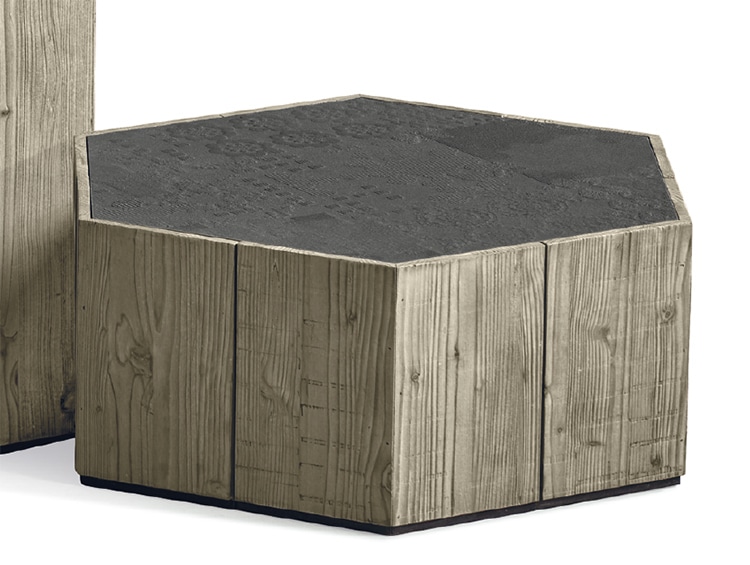 Table basse avec le bois finition Forest et le plateau en céramique anthracite
