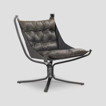 fauteuil de salon confortable en cuir véritable, pied en acier graphite.