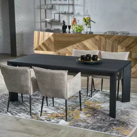 table à manger en bois massif de couleur noire avec fauteuils de table confortables